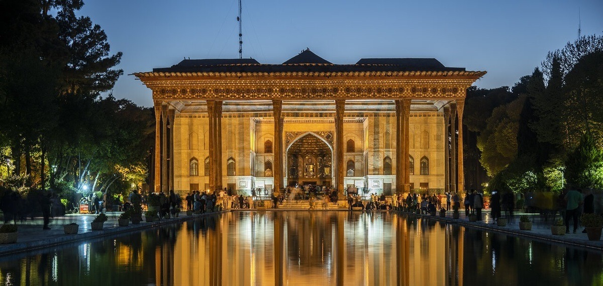 کاخ چهلستون اصفهان؛ آیینه هنر و شکوه صفوی